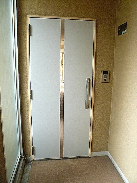 ホームズ緑が丘　玄関