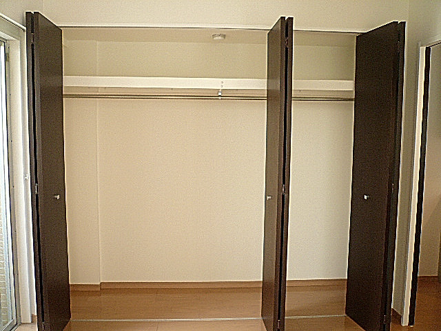 ホームズ緑が丘　クローゼット