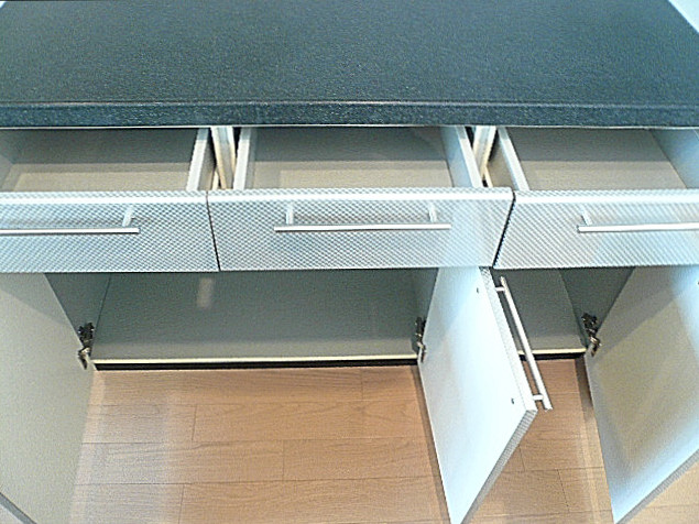 ホームズ緑が丘　カウンター収納棚