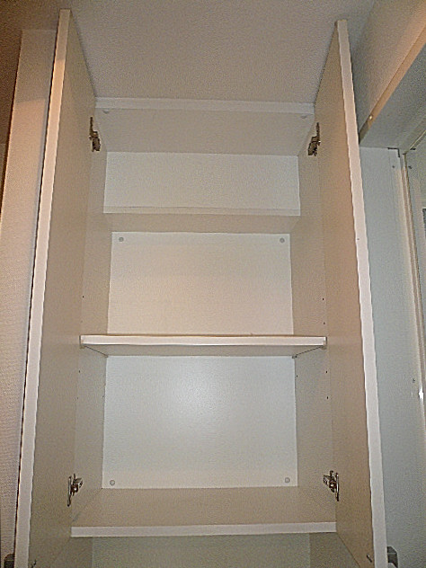 ホームズ緑が丘　収納棚