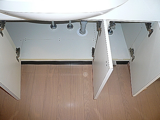 ホームズ緑が丘　洗面台収納