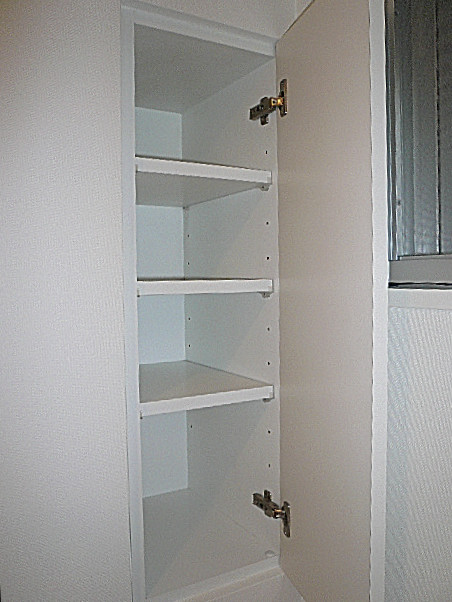 ホームズ緑が丘　収納棚