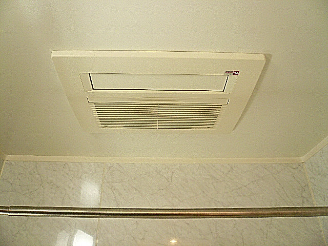 ホームズ緑が丘　浴室換気乾燥機