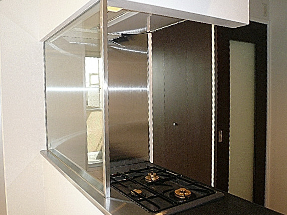 ホームズ緑が丘　3口コンロ前　ガラス