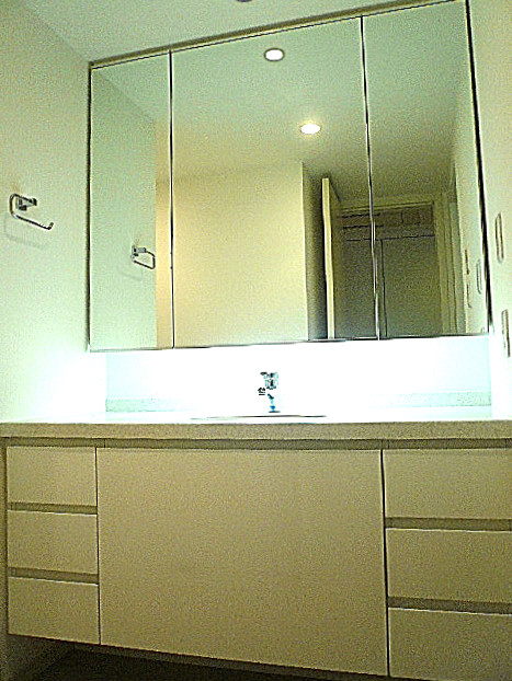 深沢ハウス　ワイドな洗面化粧台204