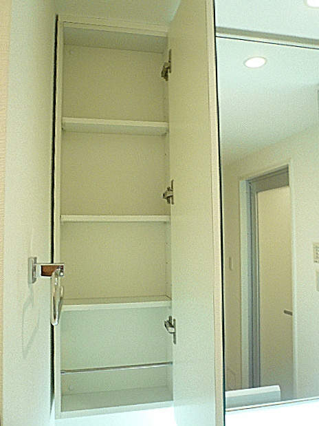 深沢ハウス　洗面台収納204