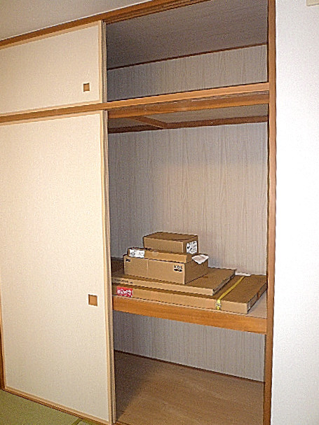 深沢ハウス　和室押入れ204