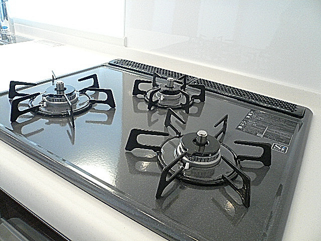 キッチン　3口コンロ