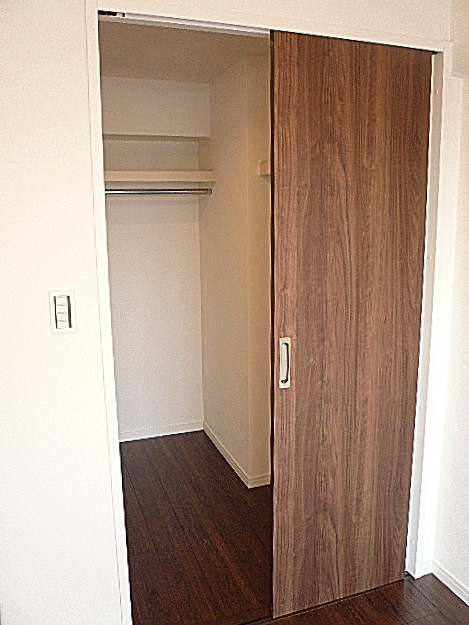 洋室5.7帖　ウォークインクローゼット