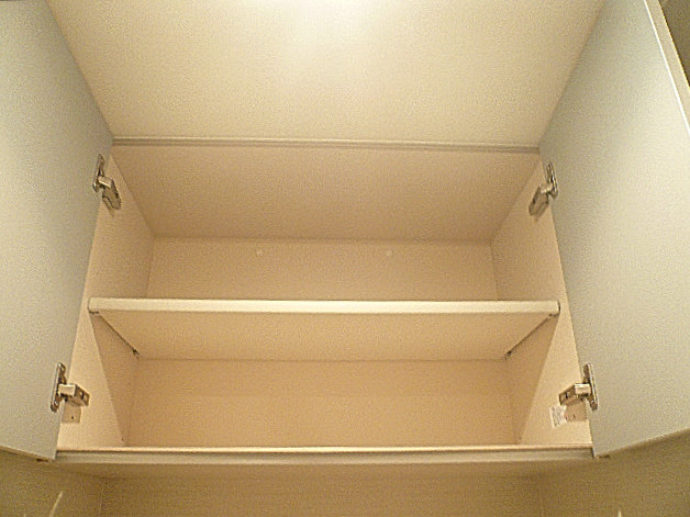 ウォシュレット付トイレ　吊戸棚