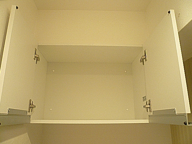 トイレ　吊戸棚