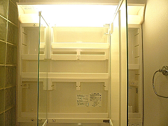 マンション第二恵比須苑　洗面化粧台の収納