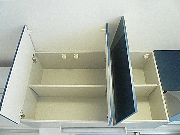 システムキッチン　吊戸棚