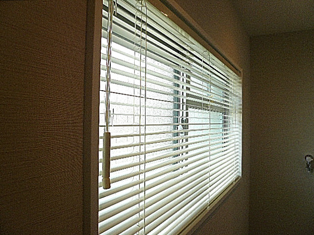 ユニーブル上馬　サニタリールーム窓