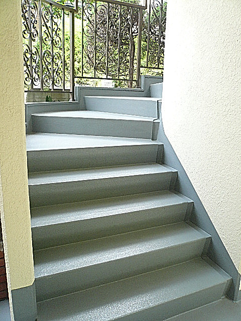 ユニーブル上馬　階段