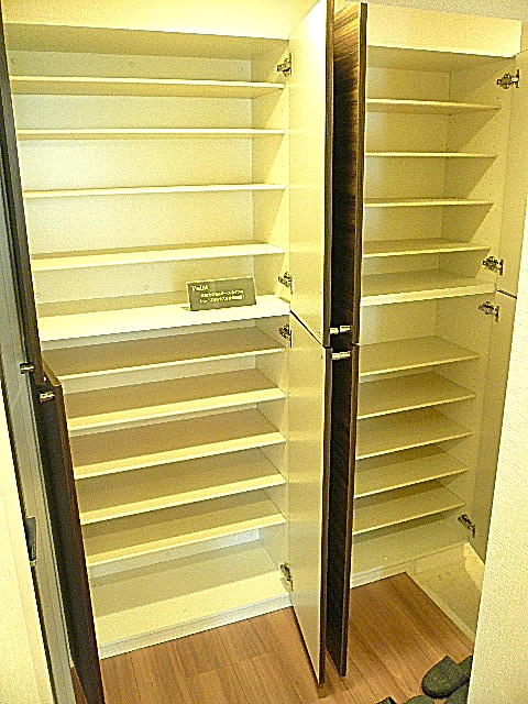 恵比寿グリーンハイム　玄関収納