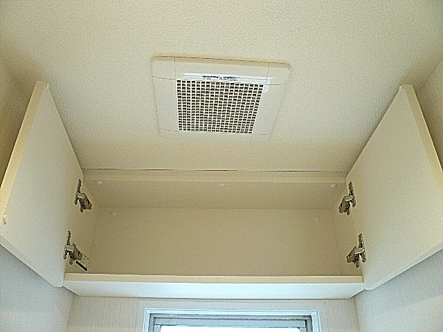 マンション都立大　吊戸棚201