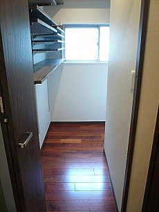 マンション都立大　シューズインクローゼット201