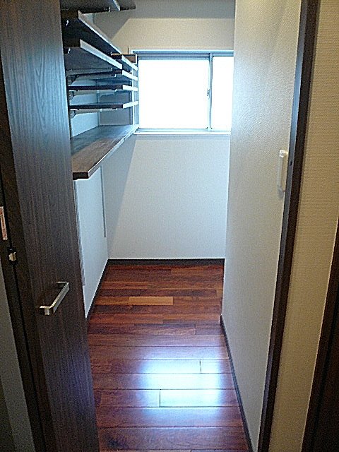 マンション都立大　シューズインクローゼット201