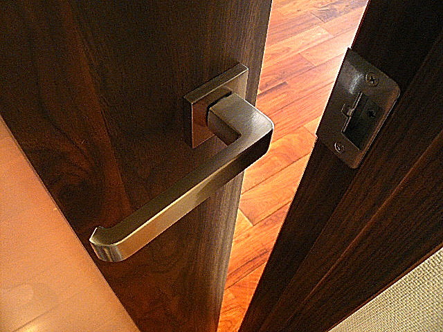 マンション都立大　ＬＤＫへの扉201