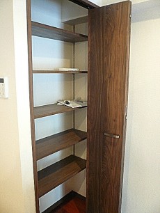 マンション都立大　パントリー201