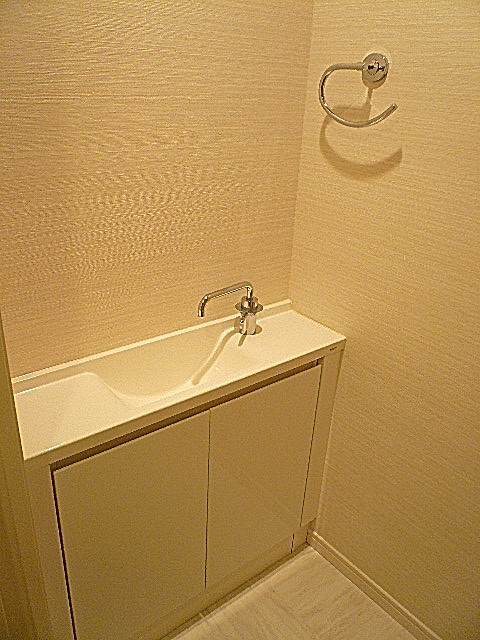 深沢ハウス　手洗い付きトイレ