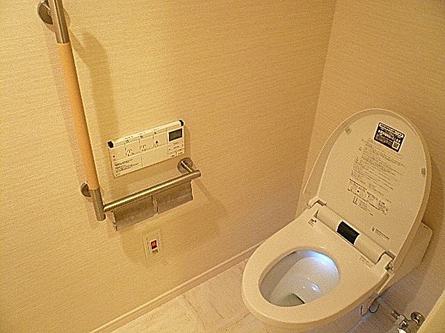 深沢ハウス　手洗い付きトイレ