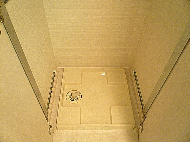 深沢ハウス　洗濯機置き場