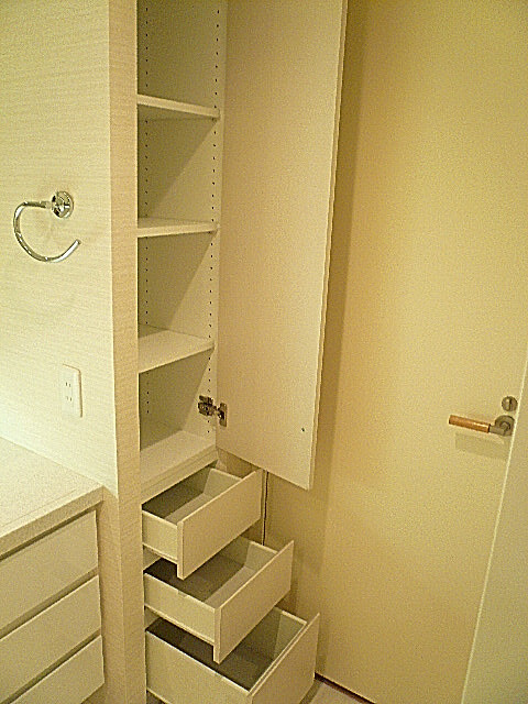 深沢ハウス　リネン庫