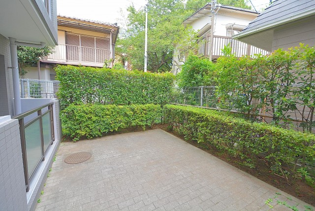 サンヴェール世田谷経堂　専用庭