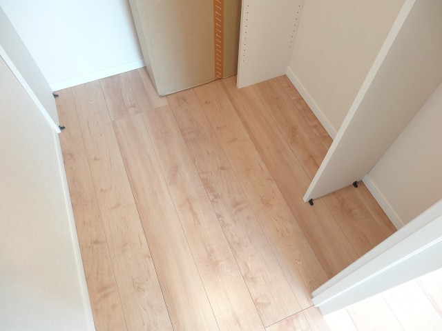 ライオンズマンション半蔵門　収納豊富なウォークインクローゼット