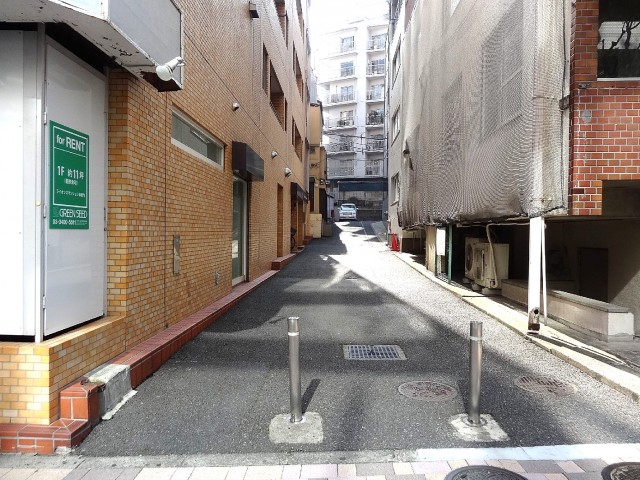 ライオンズマンション半蔵門　エントランス前道路