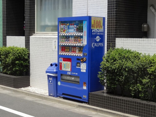 L-Flat新富町　エントランス横の自販機