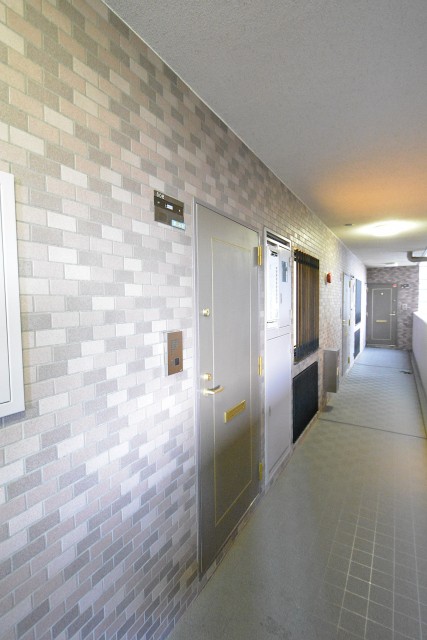 クレッセント中目黒　玄関外