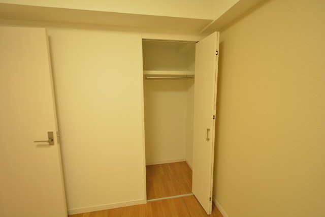 クレッセント中目黒　洋室1クローゼット