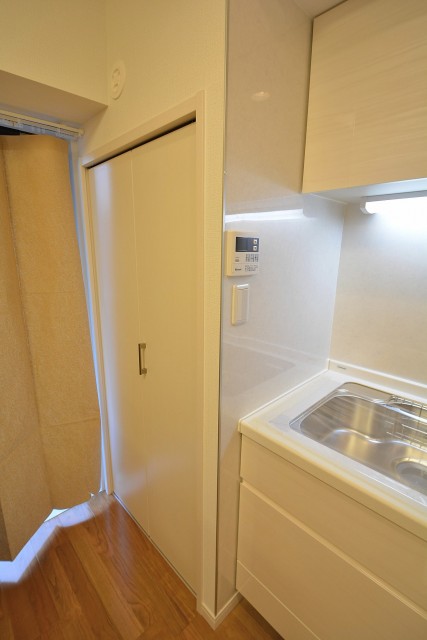 クレッセント中目黒　キッチン脇棚