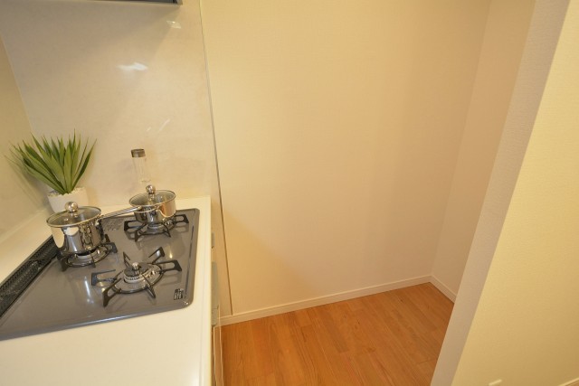 クレッセント中目黒　冷蔵庫置場