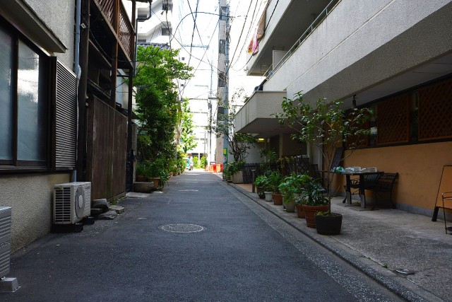 中銀小石川マンシオン　エントランス前道路
