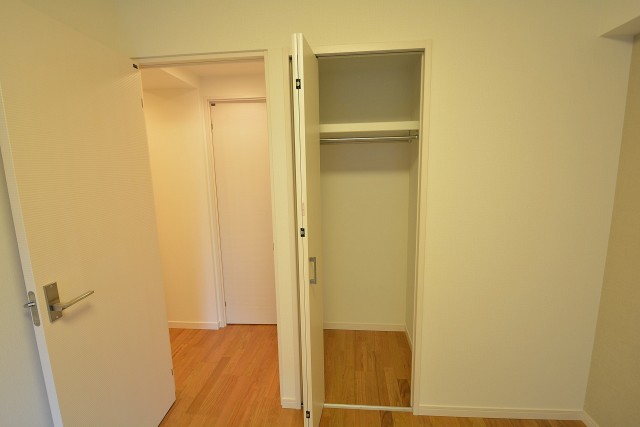 クレッセント中目黒　洋室1クローゼット