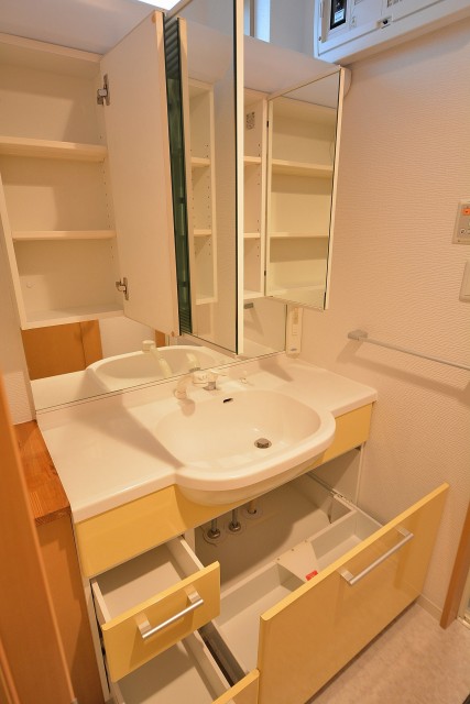 セボン世田谷桜　1階洗面台収納
