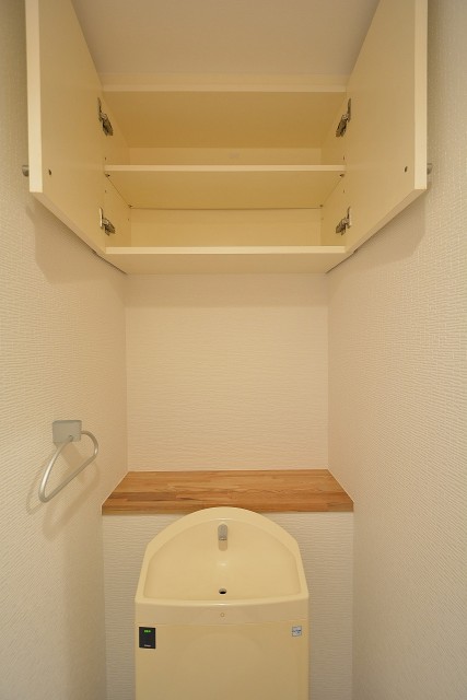 セボン世田谷桜　2階トイレ収納