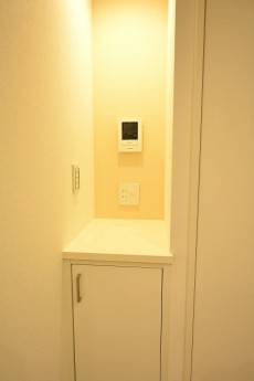 バロール代々木　LDKのTEL台