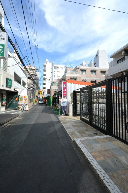 グローリア初穂新宿Ⅲ　前面道路