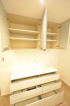 バロール代々木　キッチンキャビネット