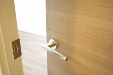 バロール代々木　5.7帖洋室ドア