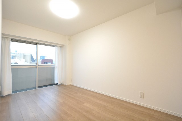 バロール代々木　5.7帖洋室
