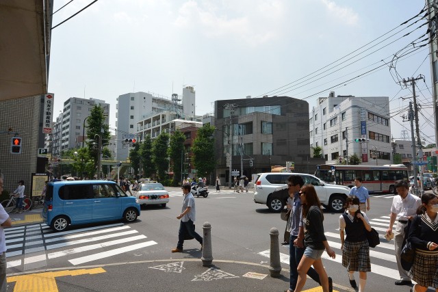 都立大学前交差点