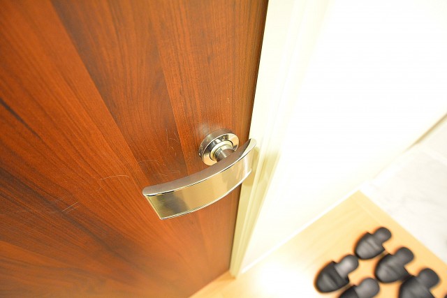 柿の木坂パレス　4.6帖のベッドルーム　ドア