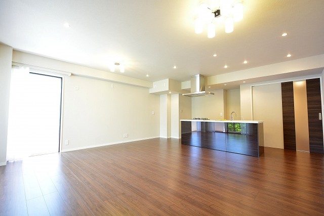 パレス池田山　21.8帖の広々LDK