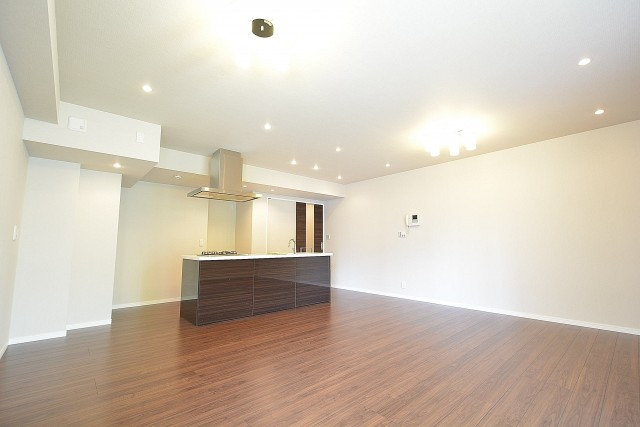 パレス池田山　21.8帖の広々LDK